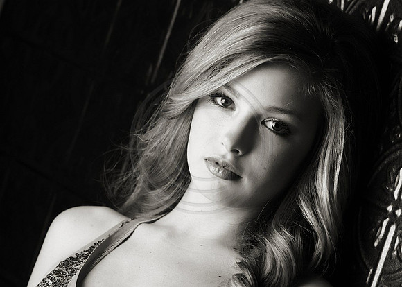 CY1F7476bw